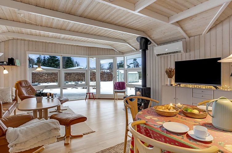 Vakantiehuis "Jalina" - 500m from the sea