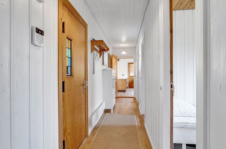 Vakantiehuis "Hakon" - 550m from the sea