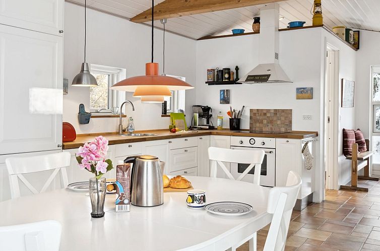 Vakantiehuis "Jouni" - 500m from the sea