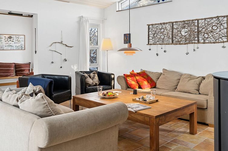 Vakantiehuis "Jouni" - 500m from the sea