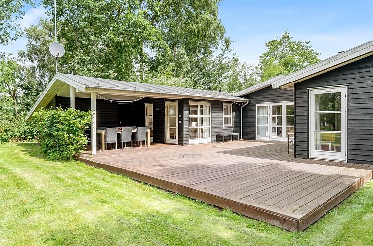 Vakantiehuis "Jouni" - 500m from the sea