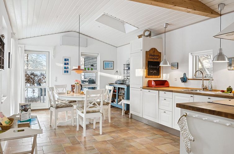 Vakantiehuis "Jouni" - 500m from the sea