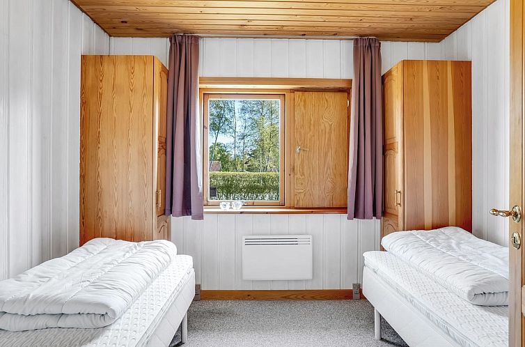 Vakantiehuis "Hakon" - 550m from the sea