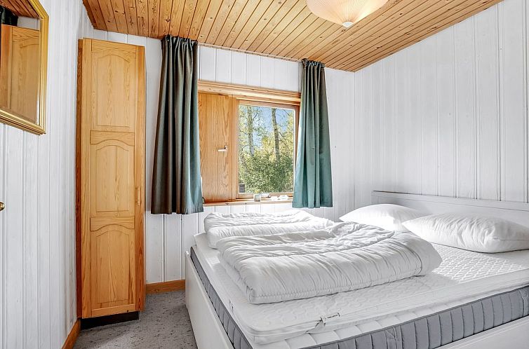 Vakantiehuis "Hakon" - 550m from the sea