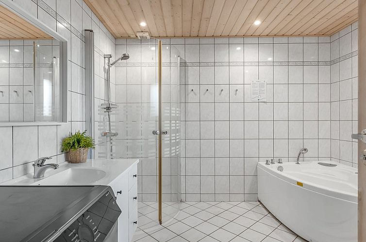 Vakantiehuis "Åse" - 1.3km from the sea