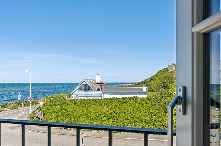 Vakantiehuis "Susan" - 20m from the sea