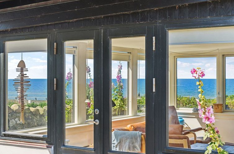 Vakantiehuis "Susan" - 20m from the sea