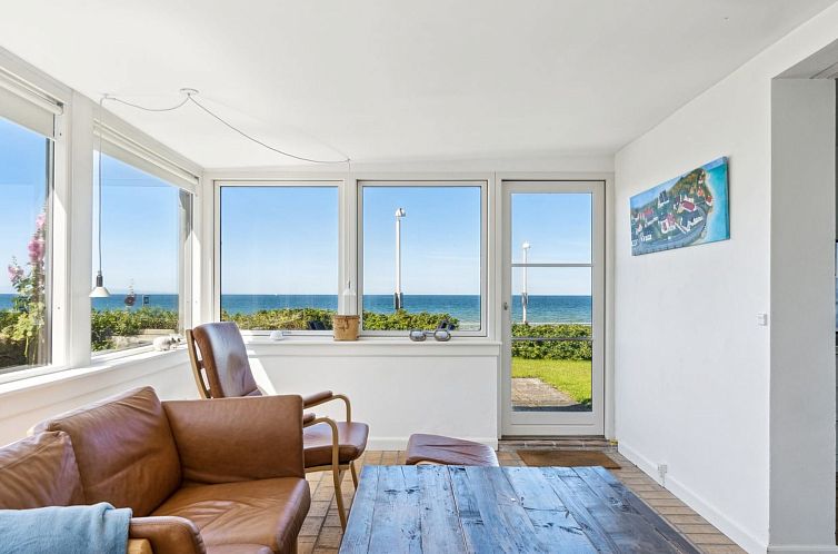 Vakantiehuis "Susan" - 20m from the sea