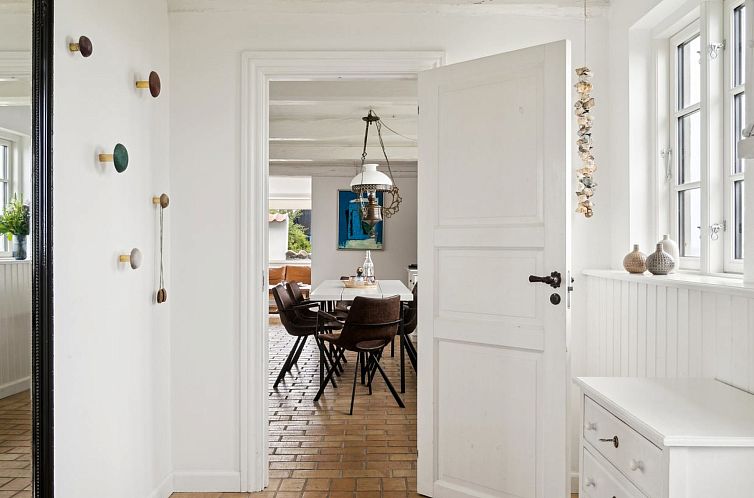 Vakantiehuis "Susan" - 20m from the sea