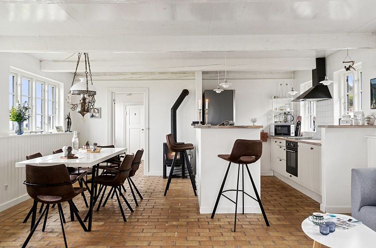 Vakantiehuis "Susan" - 20m from the sea