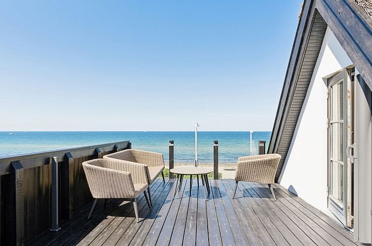 Vakantiehuis "Susan" - 20m from the sea