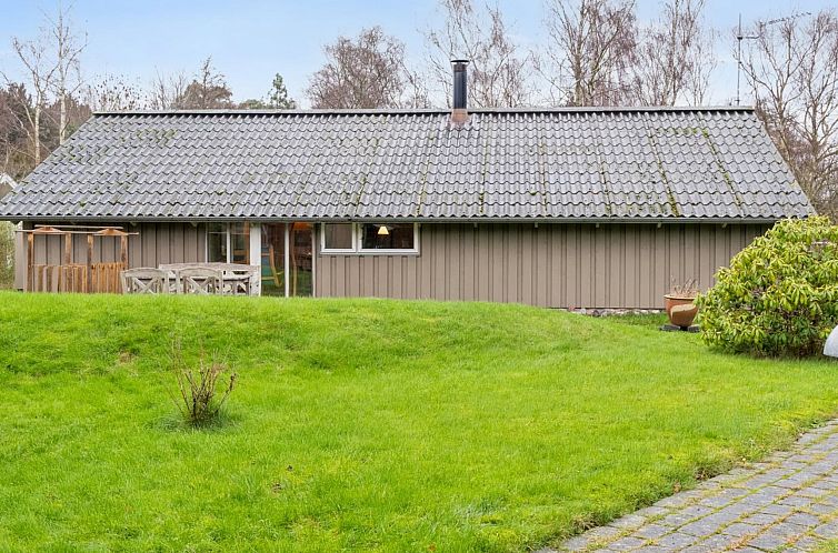 Vakantiehuis "Arent" - 1.1km from the sea