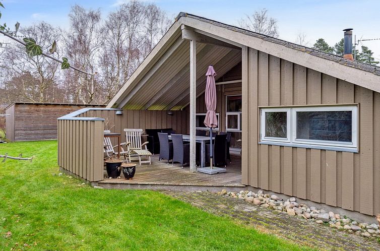 Vakantiehuis "Arent" - 1.1km from the sea