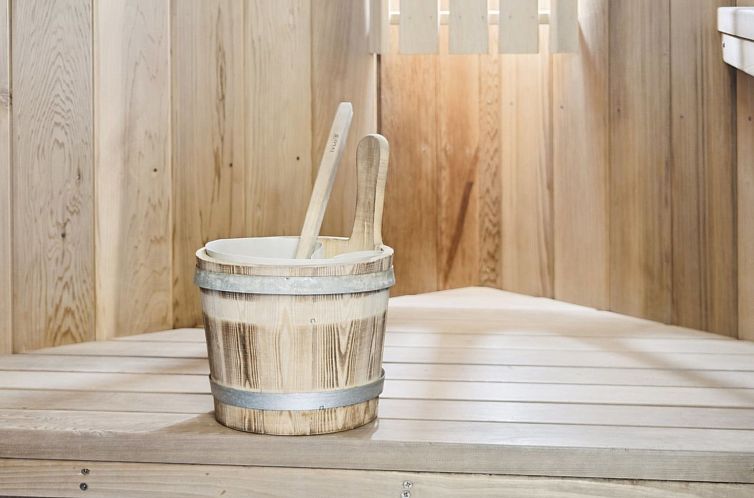 Vakantiehuis "Arent" - 1.1km from the sea