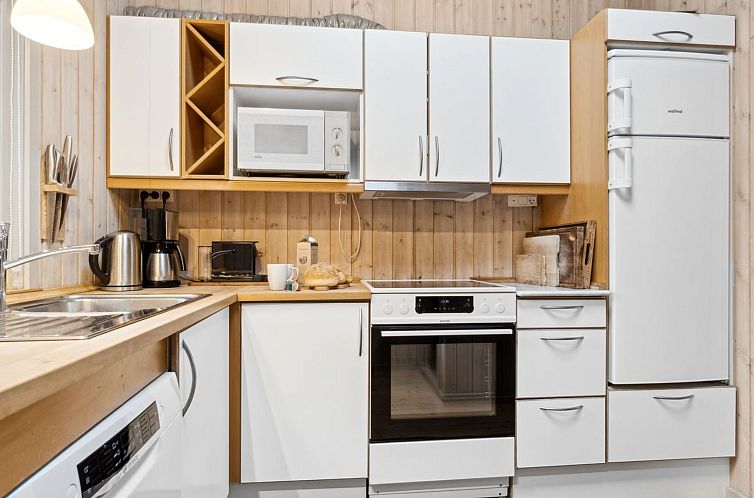 Vakantiehuis "Arent" - 1.1km from the sea