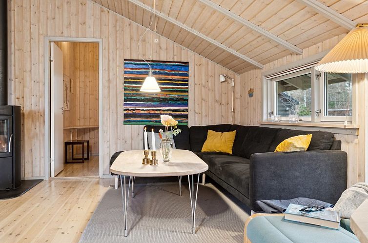 Vakantiehuis "Arent" - 1.1km from the sea