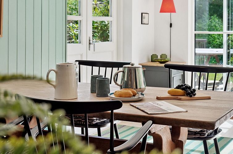 Vakantiehuis "Riana" - 700m from the sea