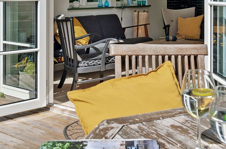 Vakantiehuis "Riana" - 700m from the sea