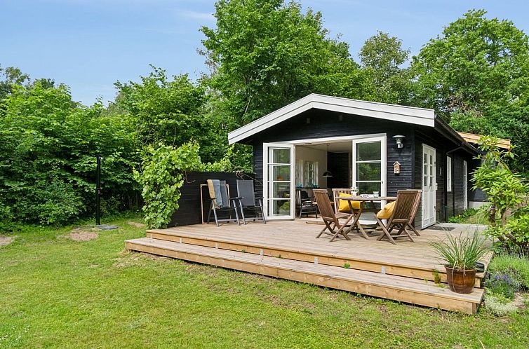 Vakantiehuis "Riana" - 700m from the sea