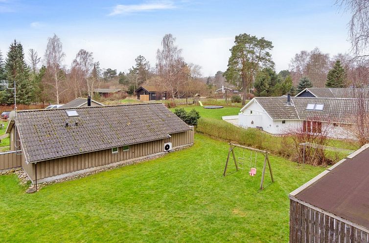 Vakantiehuis "Arent" - 1.1km from the sea