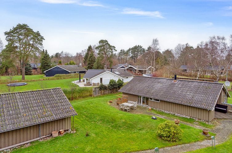 Vakantiehuis "Arent" - 1.1km from the sea