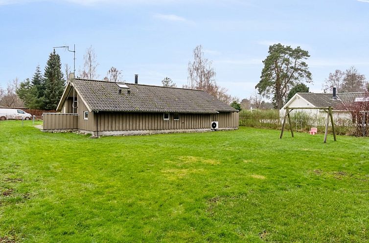 Vakantiehuis "Arent" - 1.1km from the sea