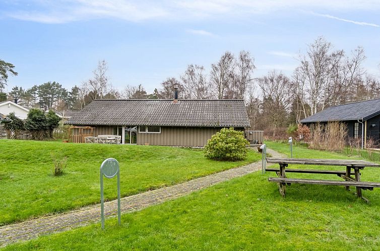 Vakantiehuis "Arent" - 1.1km from the sea