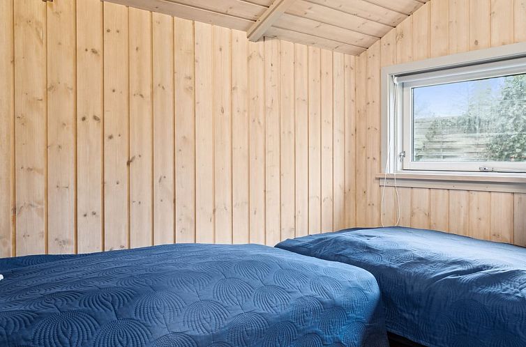 Vakantiehuis "Arent" - 1.1km from the sea