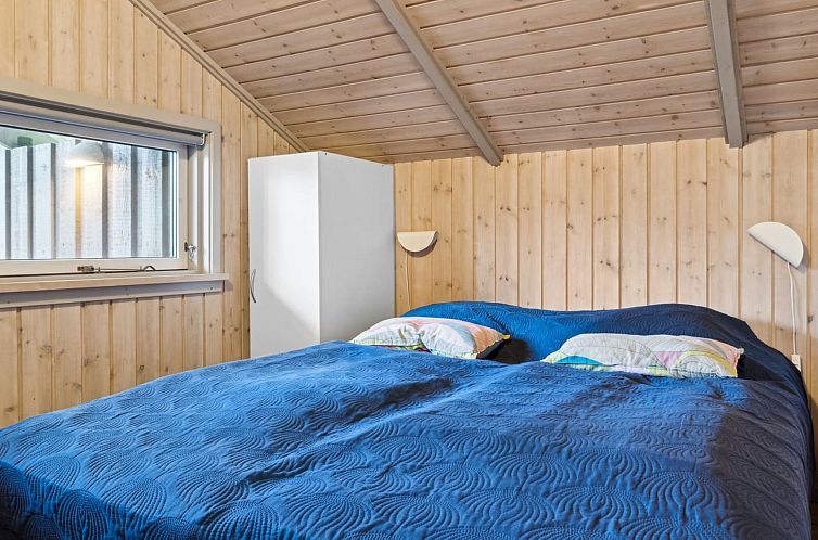 Vakantiehuis "Arent" - 1.1km from the sea