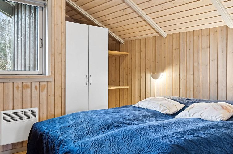 Vakantiehuis "Arent" - 1.1km from the sea