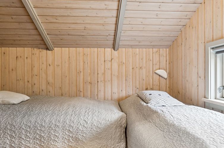 Vakantiehuis "Arent" - 1.1km from the sea