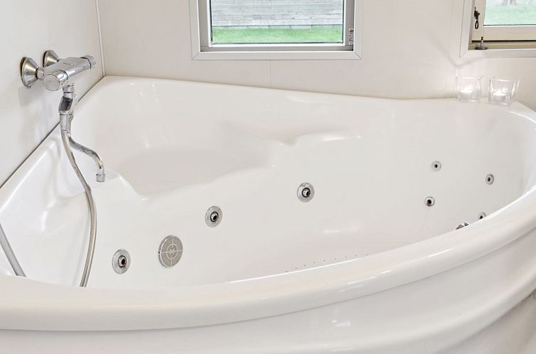 Vakantiehuis "Arent" - 1.1km from the sea