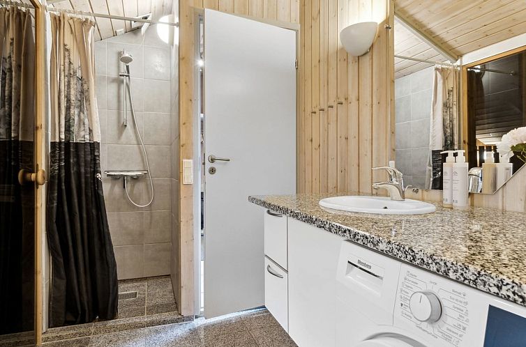 Vakantiehuis "Arent" - 1.1km from the sea