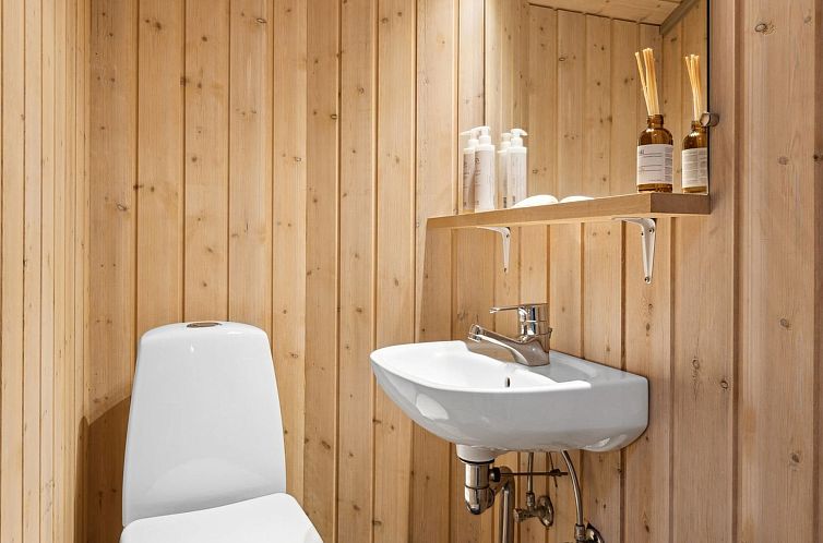 Vakantiehuis "Arent" - 1.1km from the sea