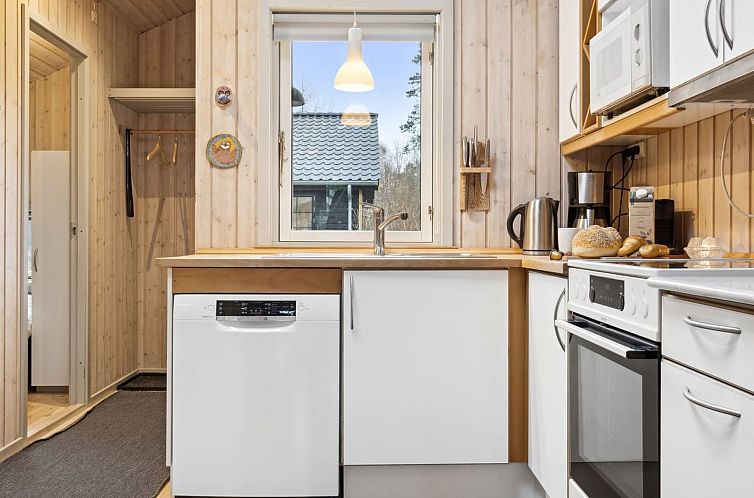 Vakantiehuis "Arent" - 1.1km from the sea