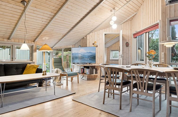 Vakantiehuis "Arent" - 1.1km from the sea