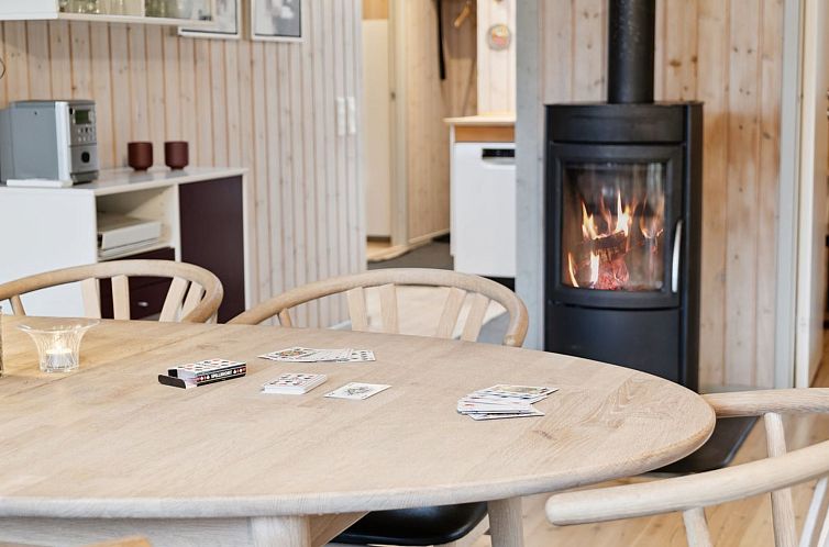 Vakantiehuis "Arent" - 1.1km from the sea