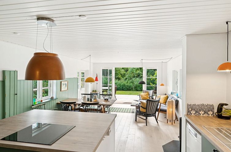 Vakantiehuis "Riana" - 700m from the sea