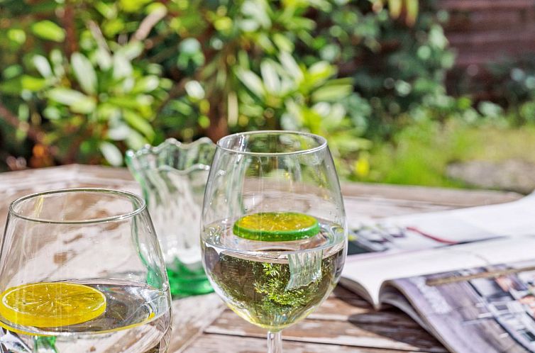 Vakantiehuis "Riana" - 700m from the sea