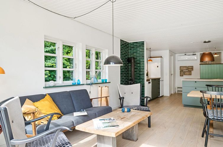 Vakantiehuis "Riana" - 700m from the sea