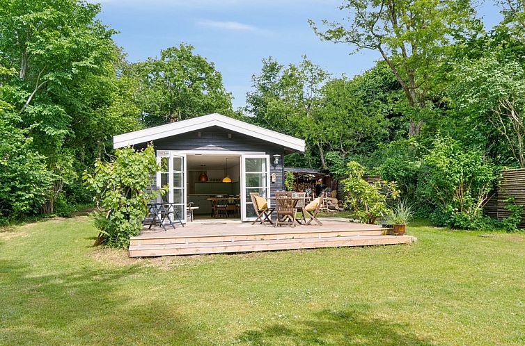 Vakantiehuis "Riana" - 700m from the sea