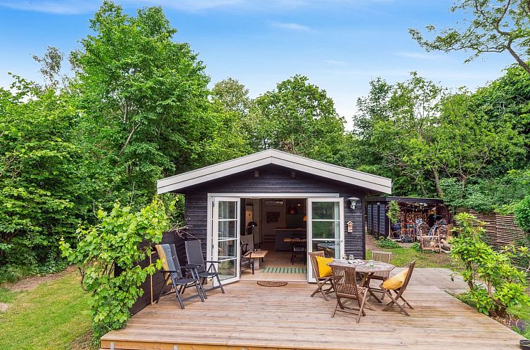 Vakantiehuis "Riana" - 700m from the sea