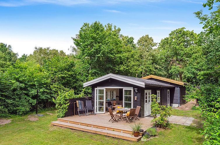 Vakantiehuis "Riana" - 700m from the sea