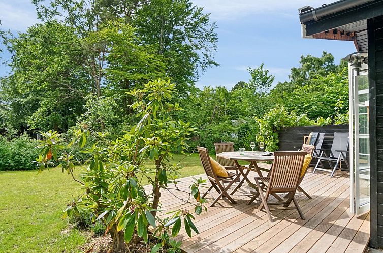 Vakantiehuis "Riana" - 700m from the sea