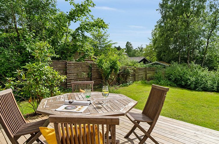 Vakantiehuis "Riana" - 700m from the sea