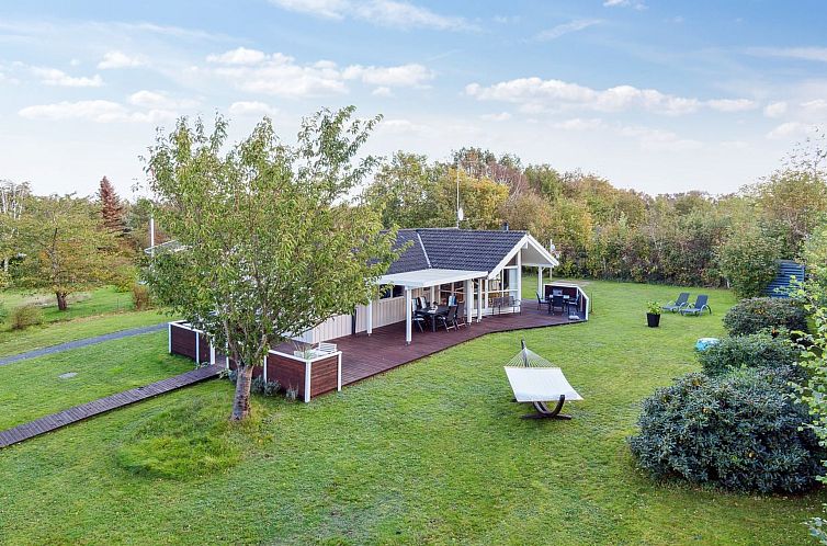 Vakantiehuis "Hilaria" - 1.4km from the sea