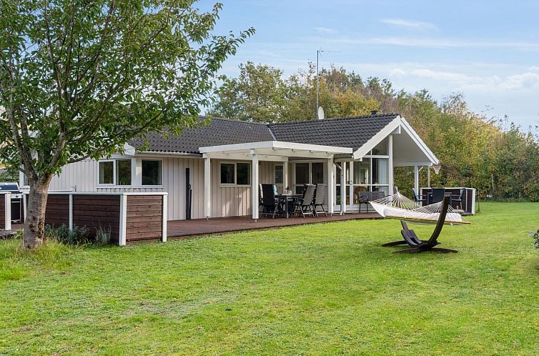Vakantiehuis "Hilaria" - 1.4km from the sea