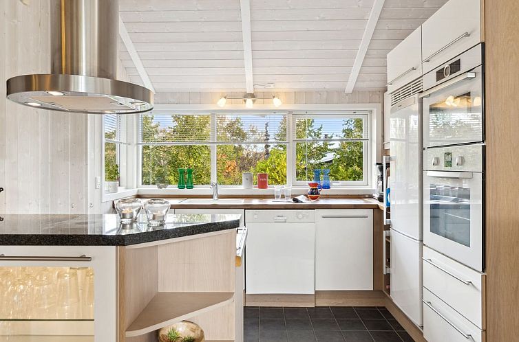 Vakantiehuis "Hilaria" - 1.4km from the sea