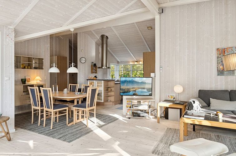 Vakantiehuis "Hilaria" - 1.4km from the sea