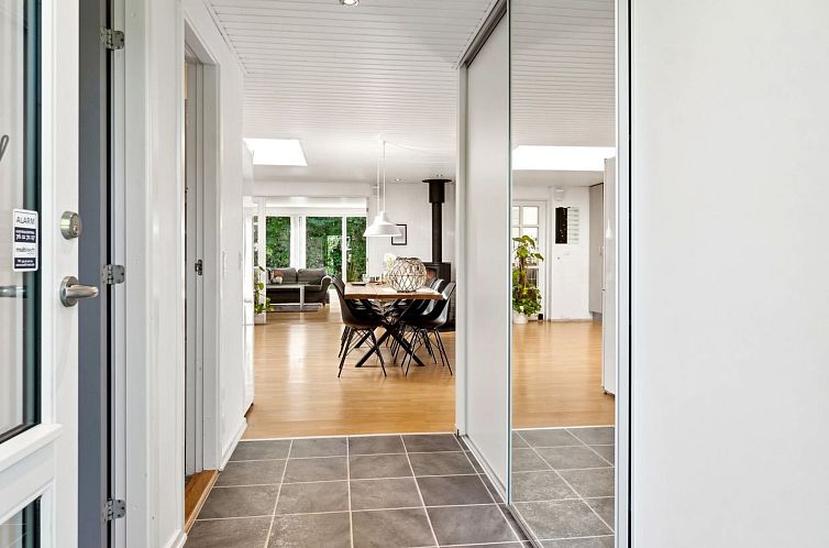 Vakantiehuis "Hjalmine" - 1.5km from the sea